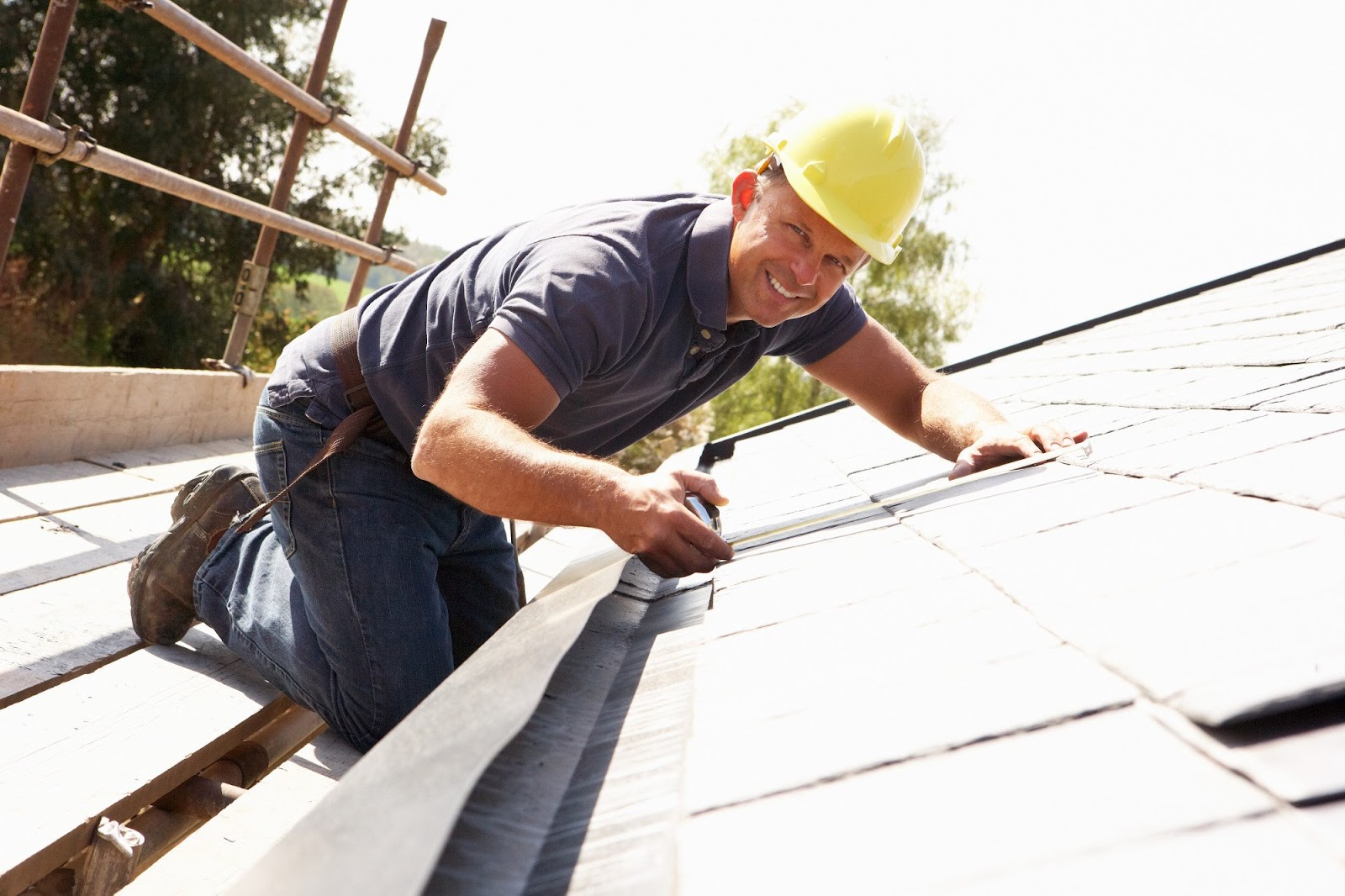 6 Signs It Is Time to Replace Your Roof for Better Protection and Style