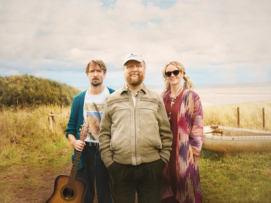 Offbeat Charm Hits the Big Screen: Opera House to Screen “The Ballad of Wallis Island”