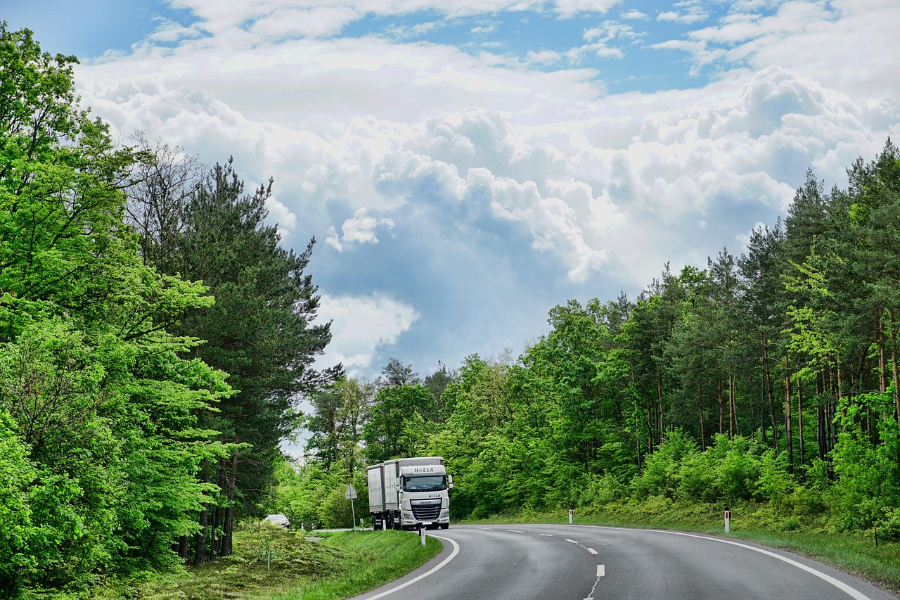 How Company Negligence Increases the Risk of Trucking Accidents on Roads
