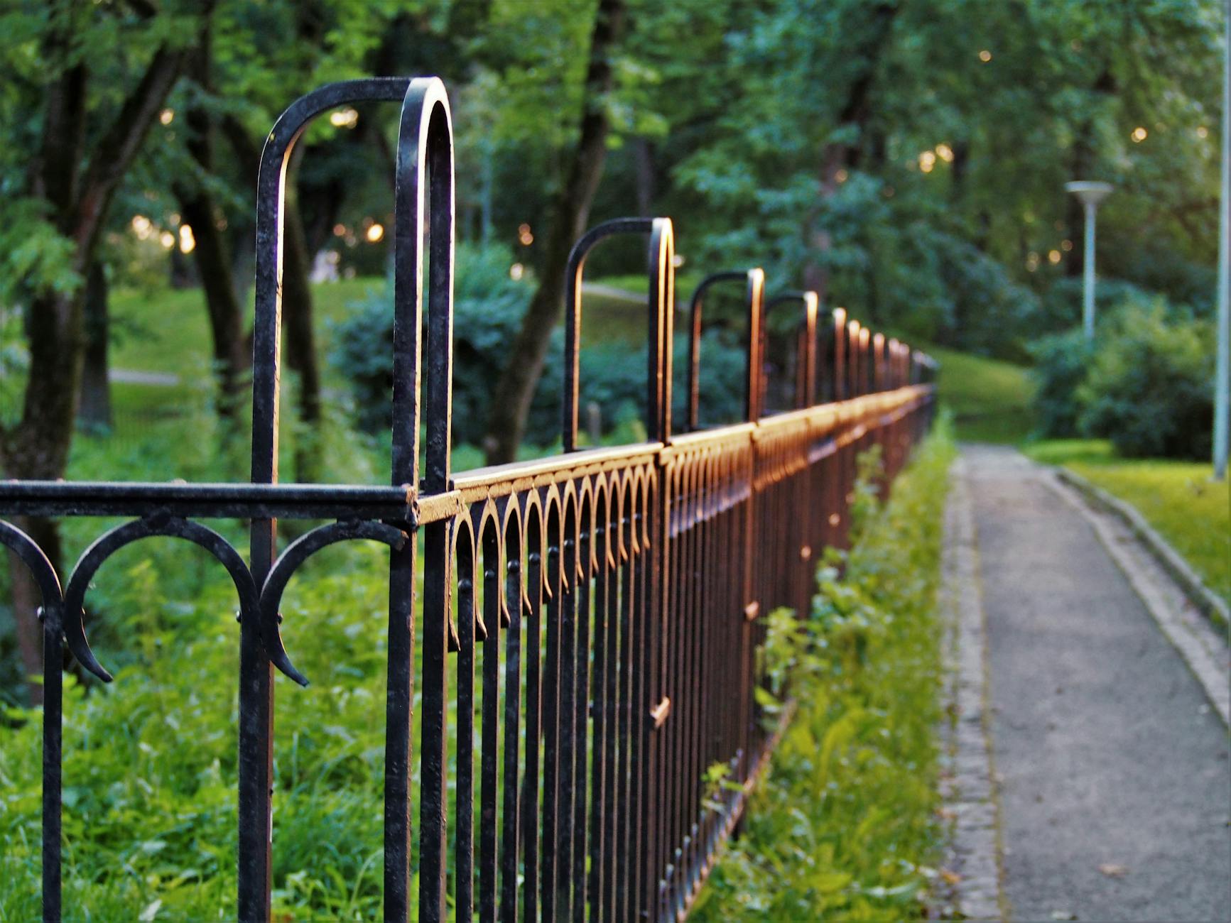 The Rising Popularity of Aluminum Fences: A Modern and Durable Option