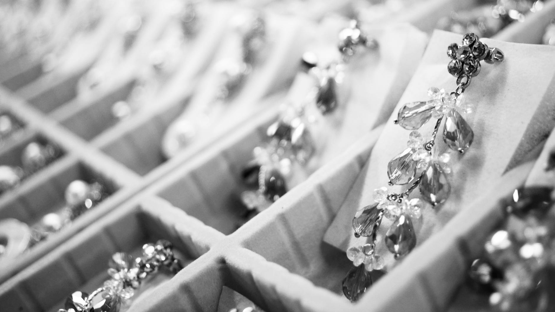 The Role of Packaging in Building a Recognizable Jewelry Brand
