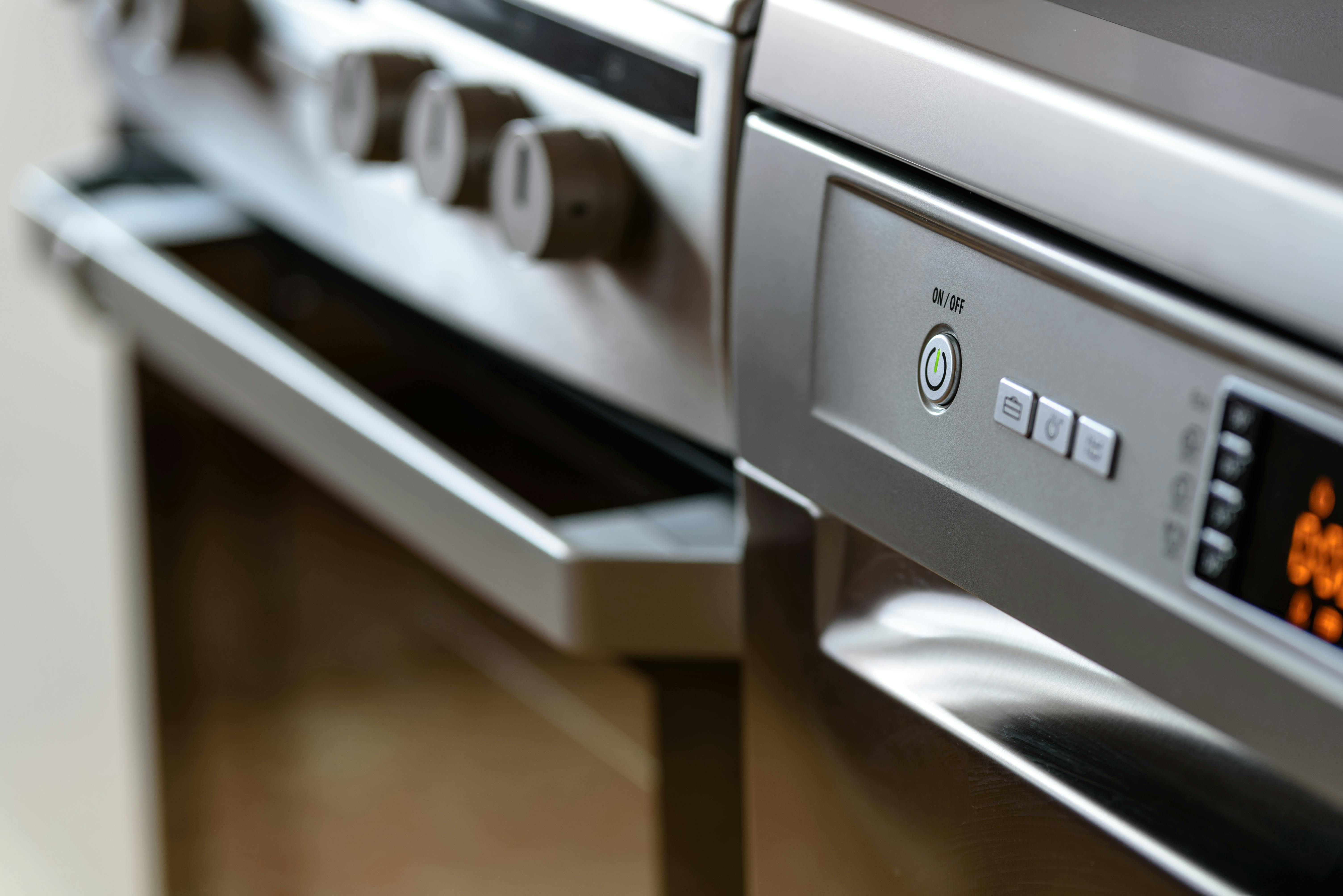 5 Strong Reasons to Work with a Commercial Equipment Supplier for Reliable Ovens and Fryers