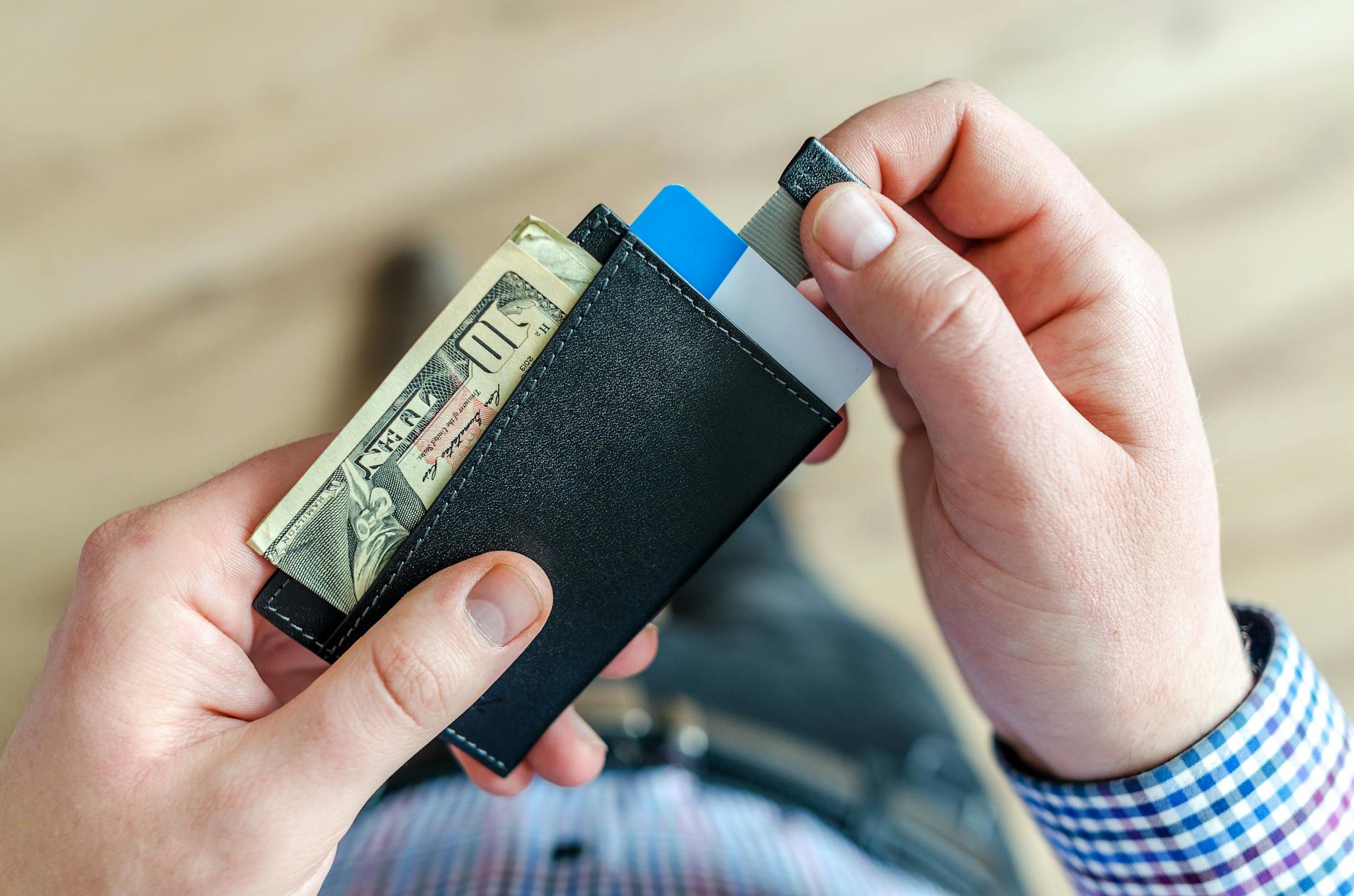 How to Choose the Right Multi-Currency Wallet for Cross-Border Transfers
