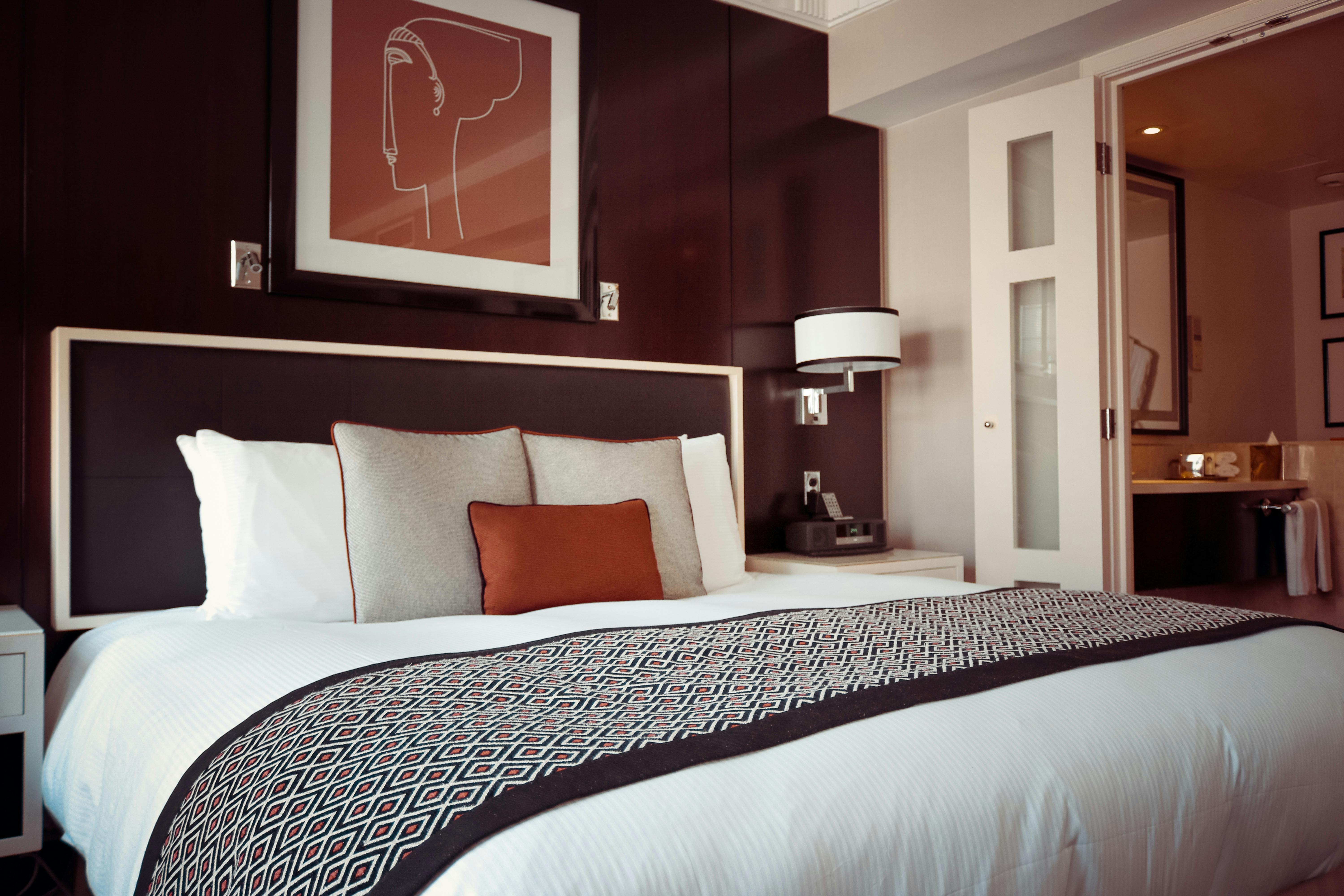 Edmonton Hotels Downtown: Stay Close to Oilers Action