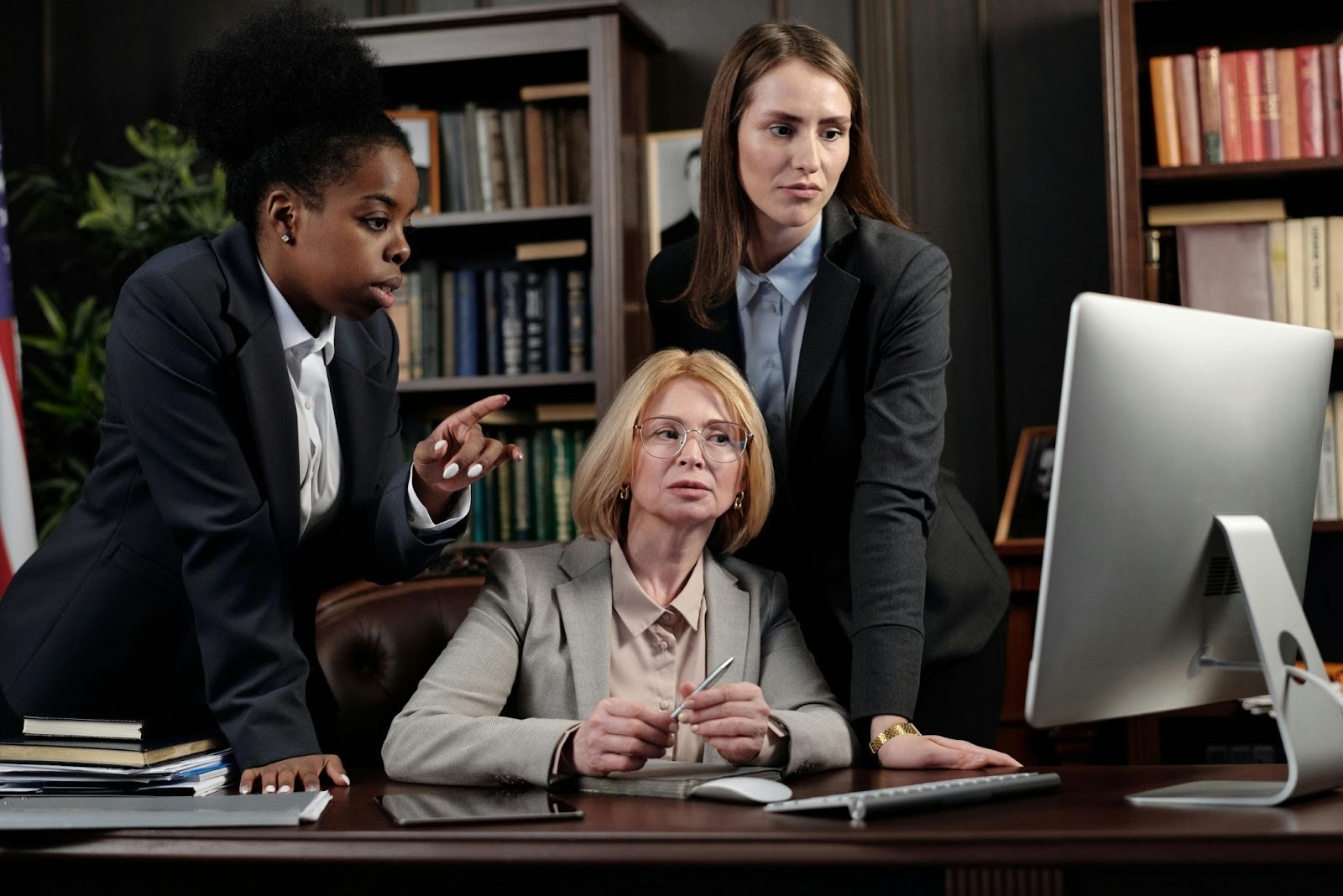 15 Benefits Lawyers Gain from Hiring a Virtual Legal Secretary