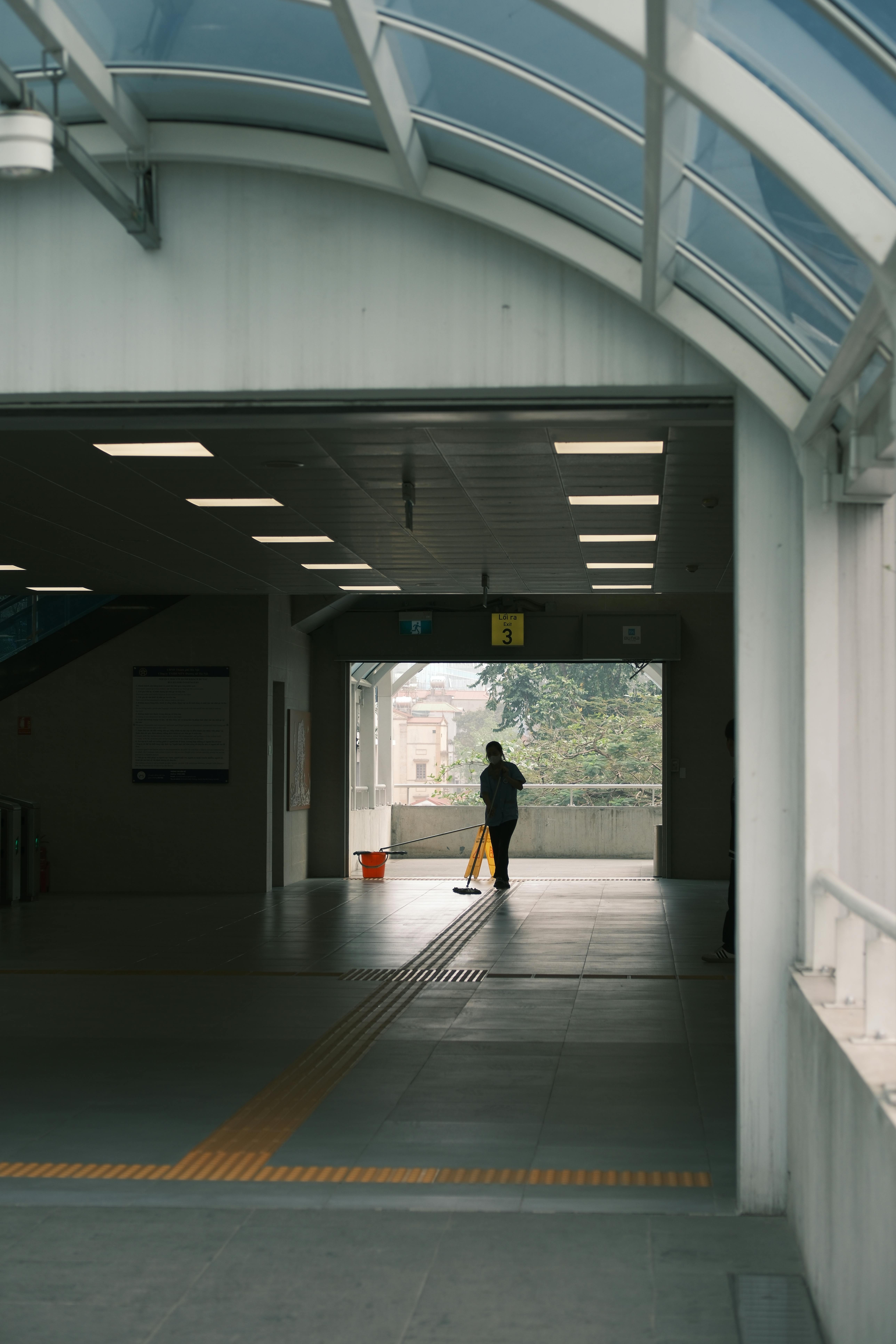 How Janitorial Services Maintain Daily Cleanliness and Improve Long-Term Facility Performance