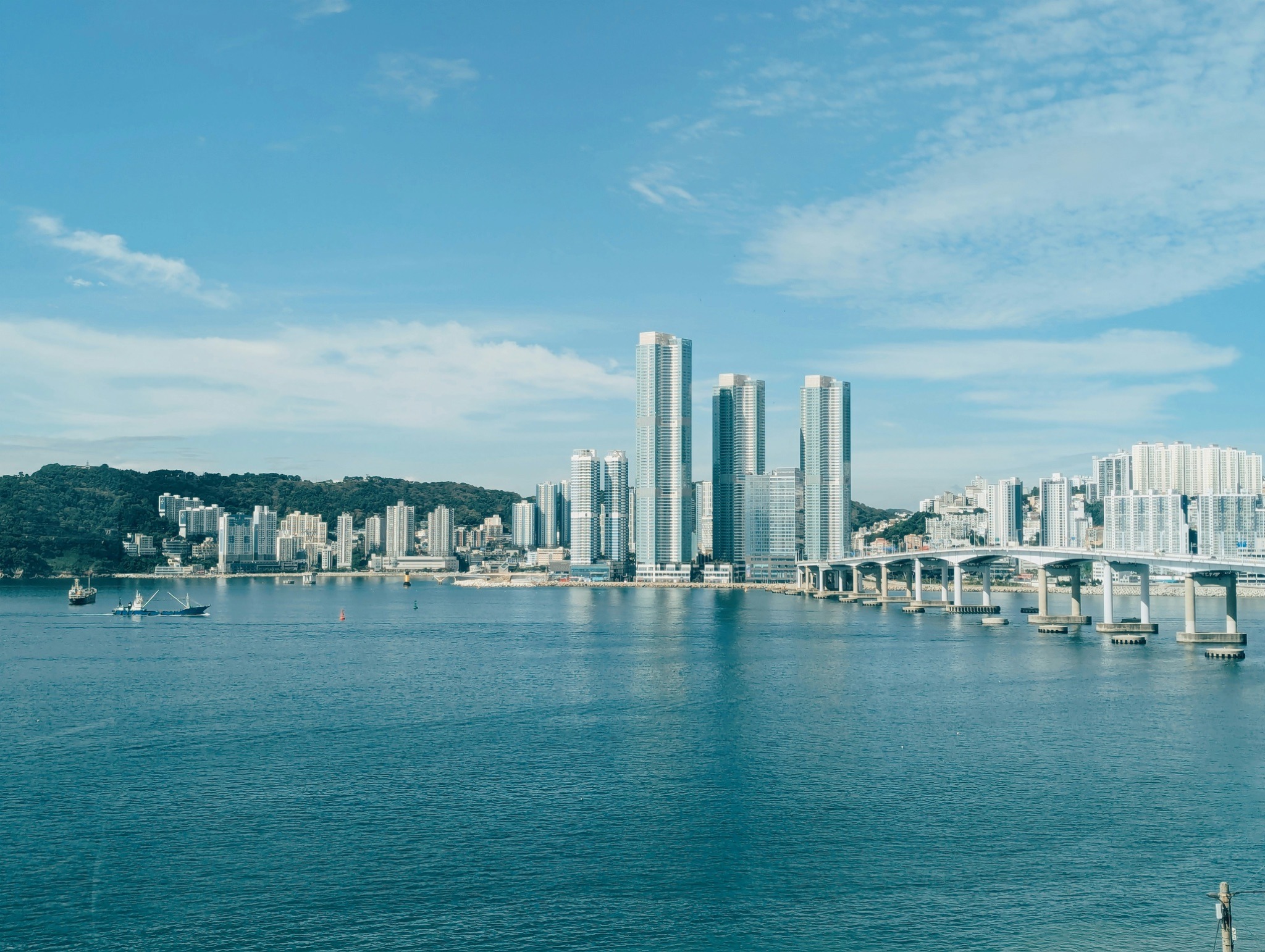 South Korean Contrasts: From Neon-Lit Megacities to Quiet Peninsula Traditions