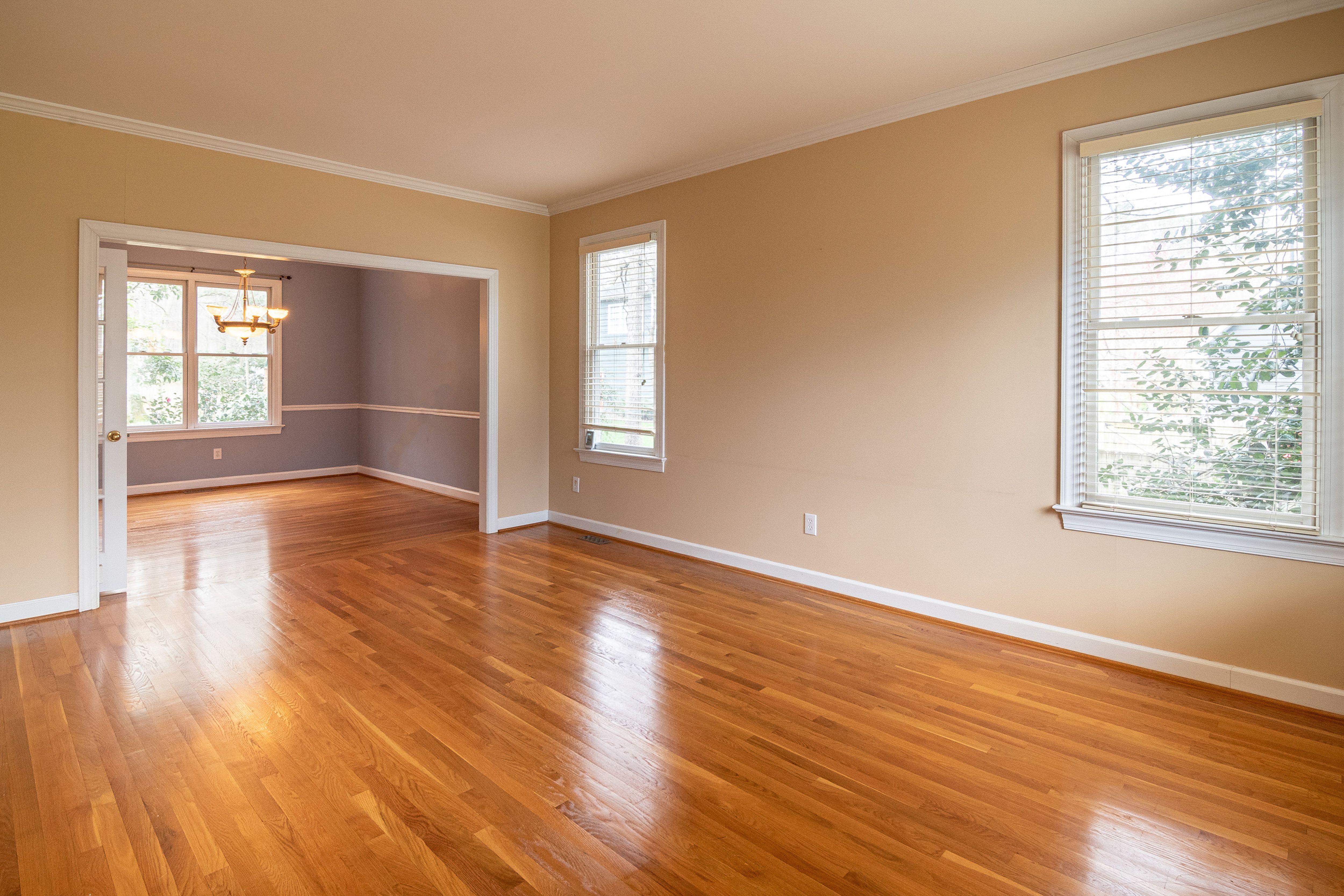 What Makes Hardwood Floors Stay Stable Through Moisture, Movement, and Everyday Household Use