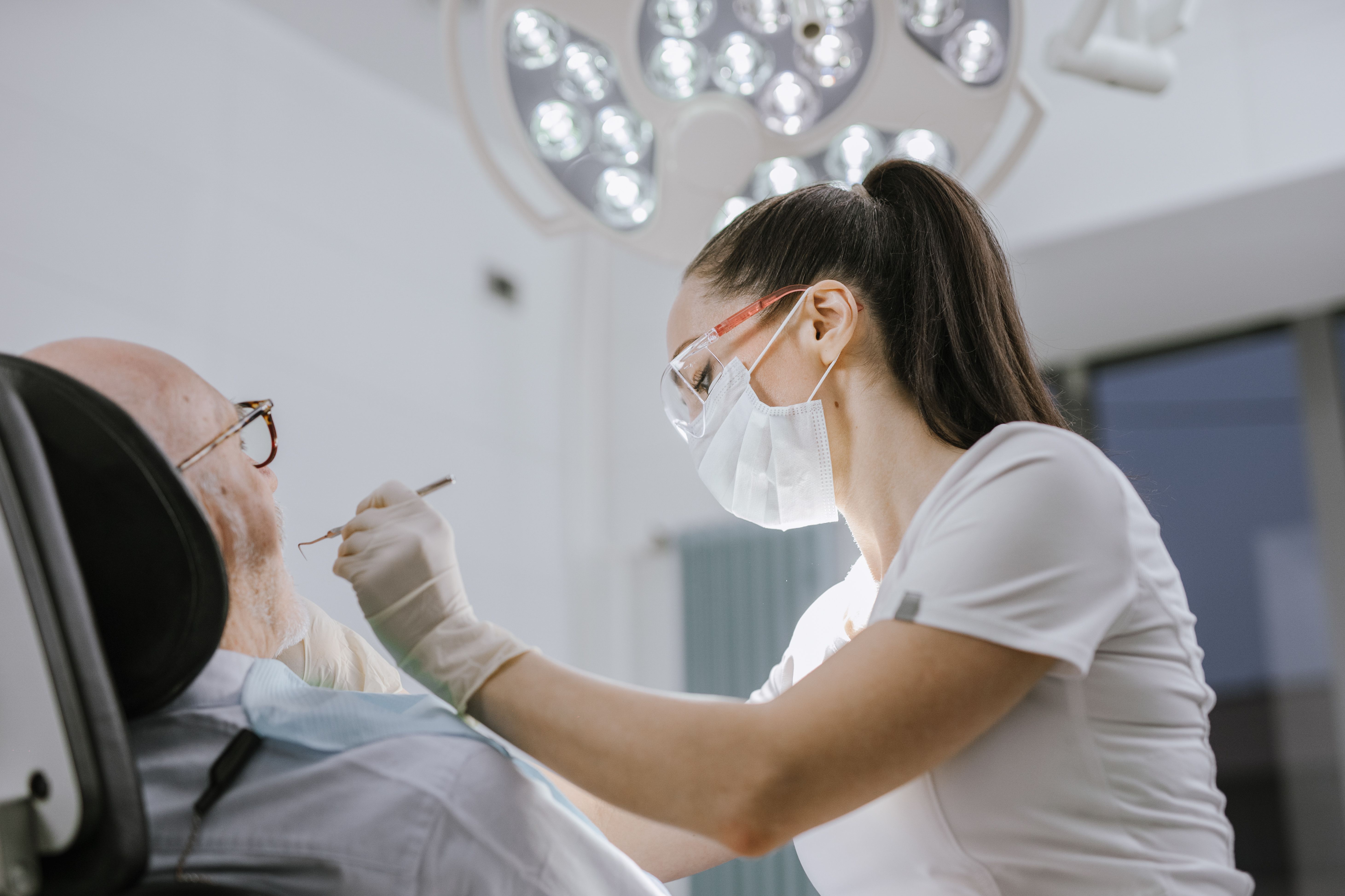 8 Warning Signs You Need to See a Dentist (Even When Nothing Hurts)